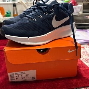 Nike run swift  Navy blue sneakers w/box never worn comfortable 9.5 men;11 women